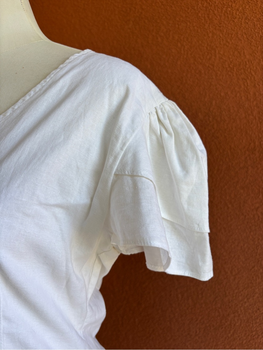 Classic White Linen V-Neck Dress - Picture 2 of 4